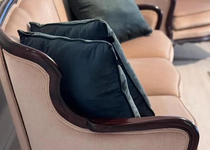 Luxe, By Ilona Daire *