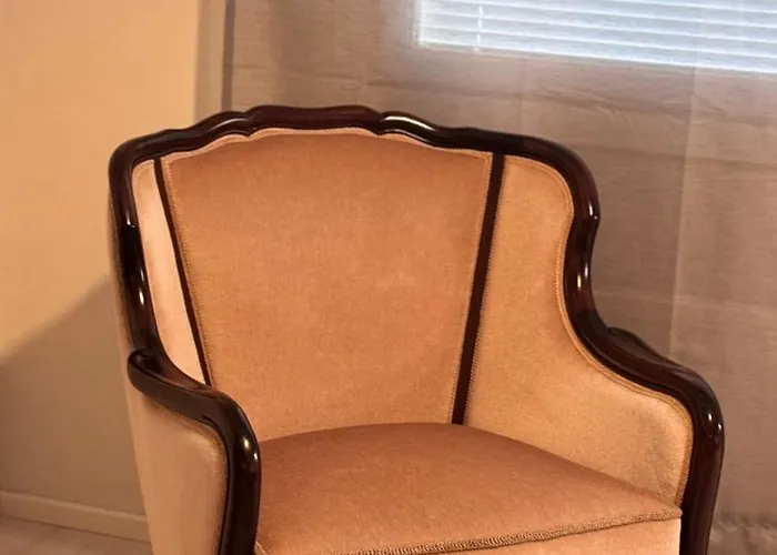 Luxe, By Ilona Daire *